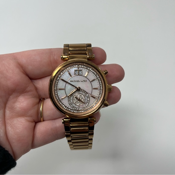 MICHAEL KORS ROSE GOLD CHAIN WATCH - Picture 4 of 10